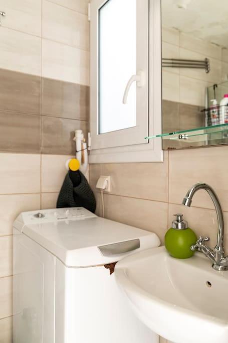 Cute Full Apt W/Backyard In Paleo Faliro 아테네 외부 사진